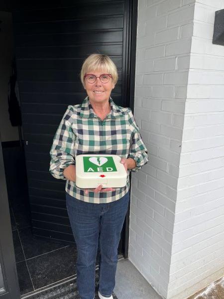 Rita met AED-toestel